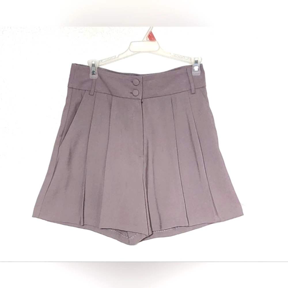 Primark Cares High Rise Grey Pleated Shorts.  Size 6